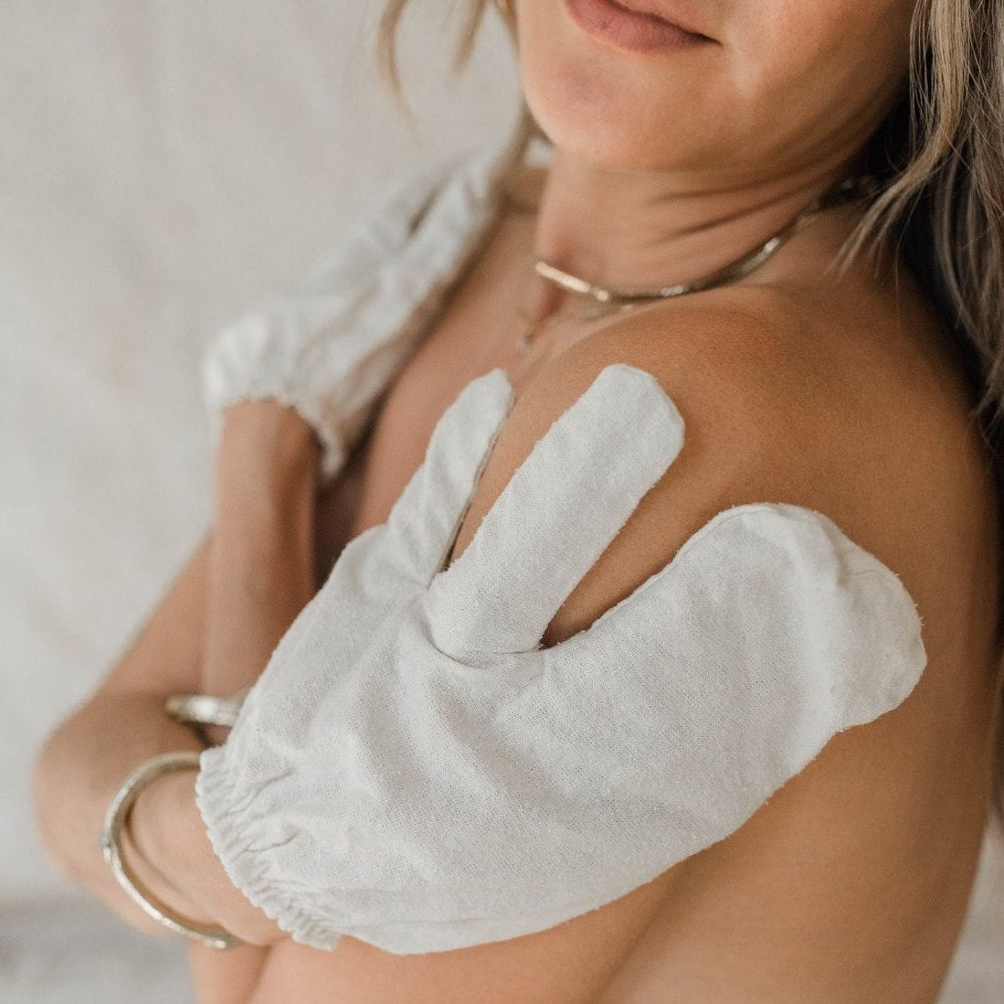 Garshana Gloves – Ayurvedic Raw Silk Dry Brushing Ritual
